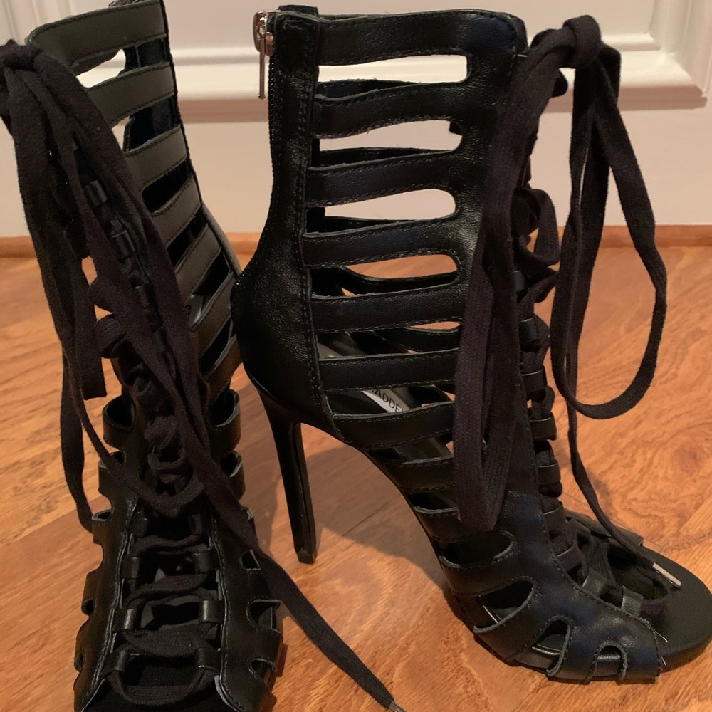 Steve Madden lace up Boots/sandals